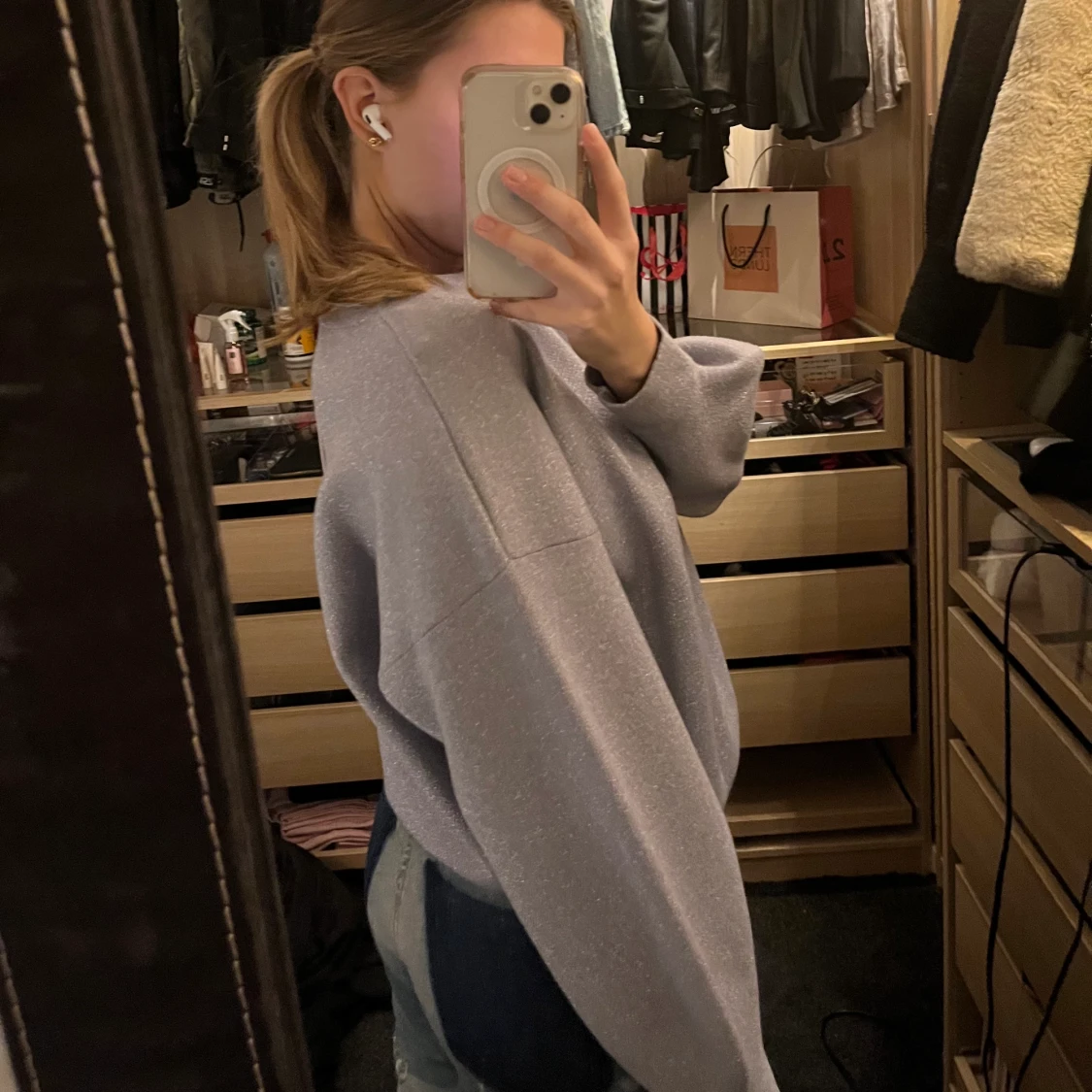 Gråglittrig tröja  - 90
