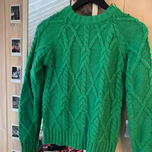 grön stickad tröja från cubus