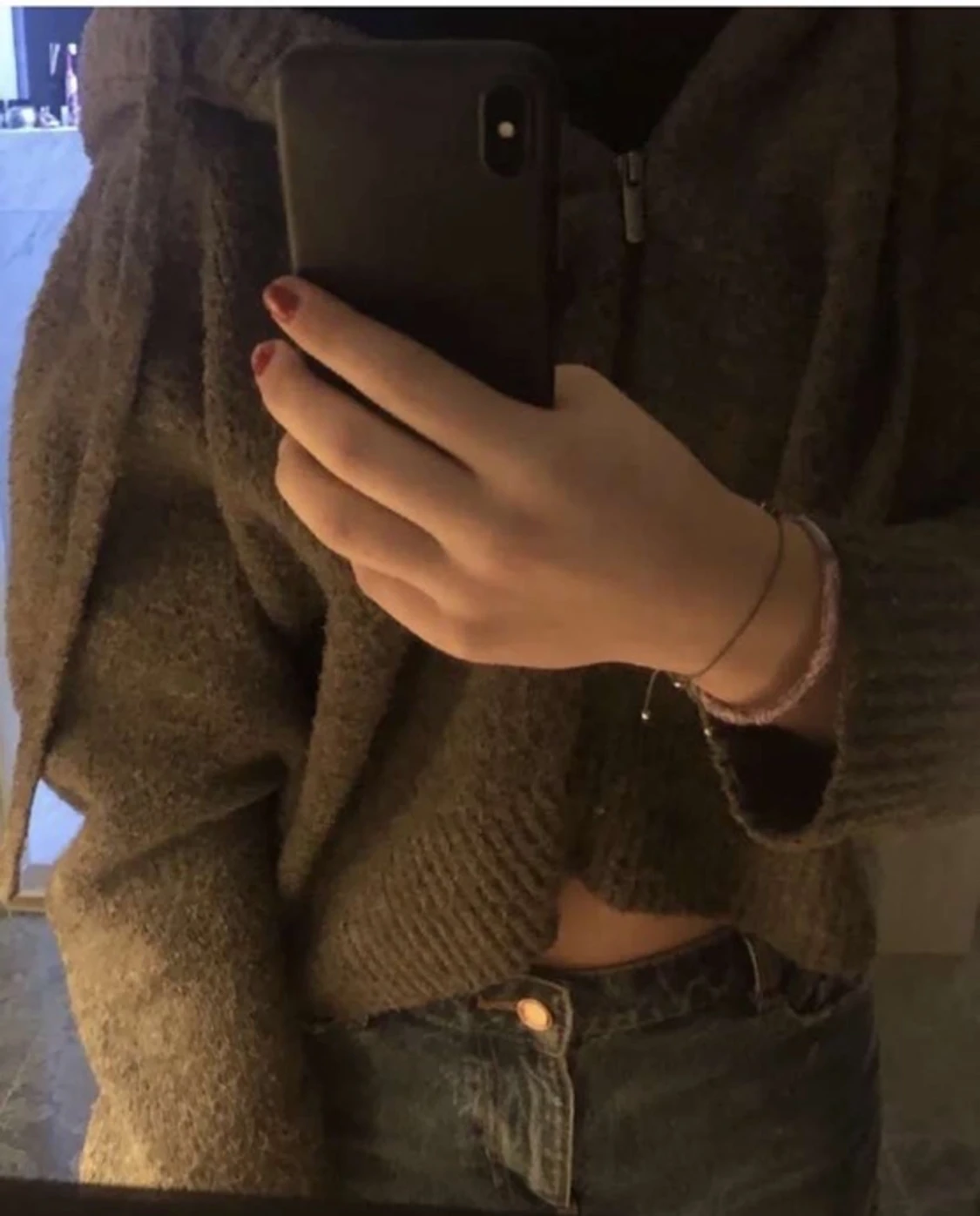 Väldigt fin och trendig zip up från zara - 90