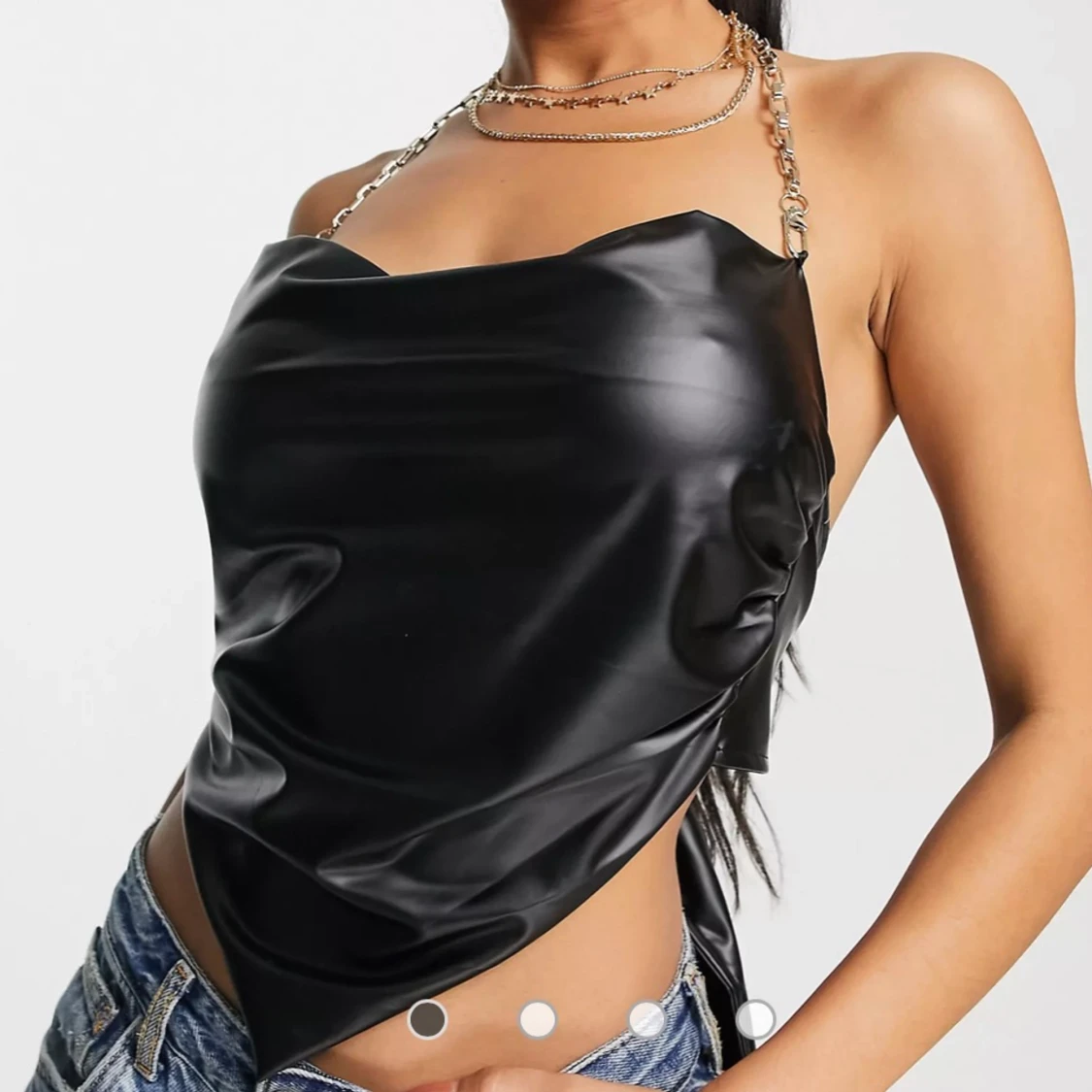 Leather topp med gulddetaljer