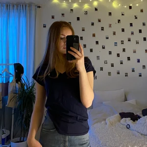 Tshirt  - V-ringad tshirt från ralph lauren. Bra skick! 🤎🤎