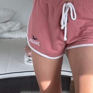 Mjukis shorts från hollister i nyskick använd 1-2 gånger hemma 