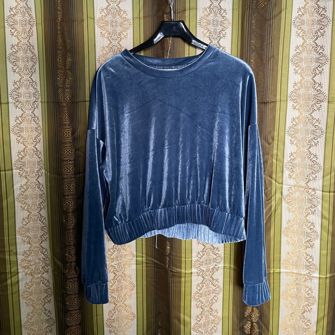 Glansig tröja i sammetsmaterial - 90