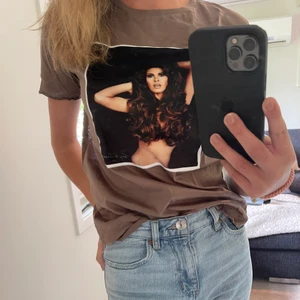 Limitato T-shirt - Jättefin ljusbrun Limitato T-shirt. 100% äkta och knappt använd. Nypris 1200kr