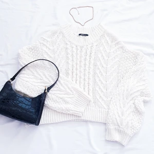 Vit Tröja - Vit tröja i storlek L från gina tricot. Använt några gånger. Bra skick. Kan hämtas i vetlanda eller fraktas till dig fast köparen står för Frakten. Frakten kan diskuteras. 