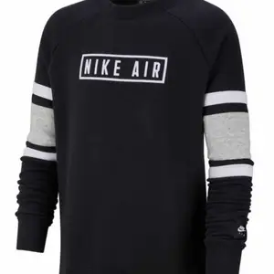 Svart Nike air sweatshirt , endast använd 2 gånger typ  bra skick och kan mötas i Linköping !