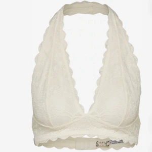 Vit Bralette  - Bralette från Free People köpt på Junkyard. Säljer pga att den aldrig kommit till användning. Köparen står för frakt på 24 kr. 