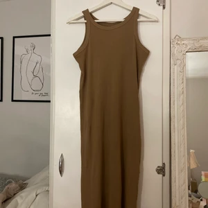 Superfin långklänning  - Helt ny och oanvänd ribbad klänning, perfekt nu till sommaren ☀️🌷