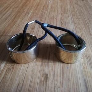 Tofsar Hårsnoddar Två stycken i färgat guld - Fint begagnat skick! 