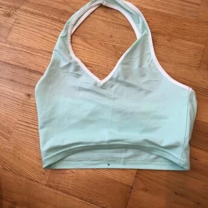 Linne - Säljer mitt Turkosa linne/topp , aldrig använd. 