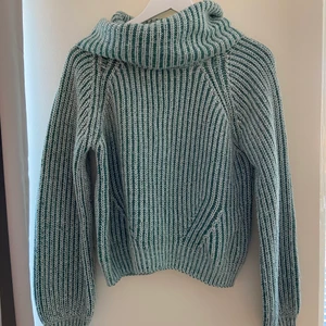 Stickad tröja, BikBok - Skön stickad tröja (inte stickig). Säljes pga för liten.
