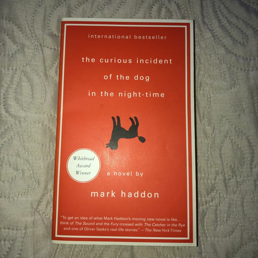 The Curious Incident of the Dog in the Night-Time av Mark Haddon. Skriven på engelska. . Övrigt.