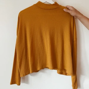 Orange polotröja  - Orange polotröja - passar både S och M. 