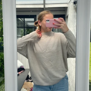 Tröja - Beige tröja i bra skick