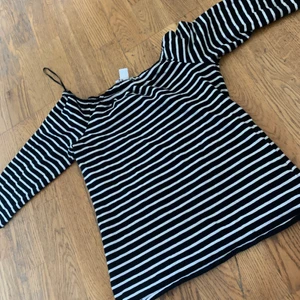 Crop top - Säljer min fina crop top då den inte kommer till användning