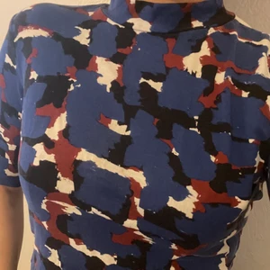 Crop top  - Söt cropped top i stl S, även passar xs 💙 kontakta gärna vid frågor 😊