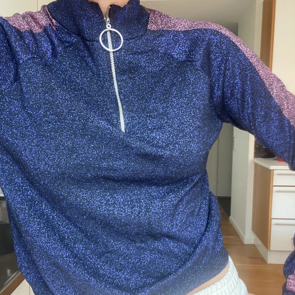 Glittrig tröja från Ivyrevel storlek M - 90