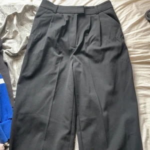 Kostym byxor - Jättefina kostym byxor som jag aldrig använt från bok bok. Storlek 36. 120+frakt❤️