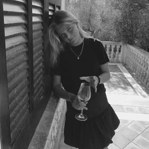 Klänning - Säljer denna superfina trendiga klänning från H&M som är slutsåld i strl S 💕💕💕💕 aldrig använd!