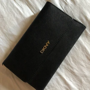 DKNY plånbok - DKNY plånbok som är helt ny! (Du står för frakt)