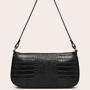 Svart Axelväska  - Svart axelväska aldrig använt från shein 