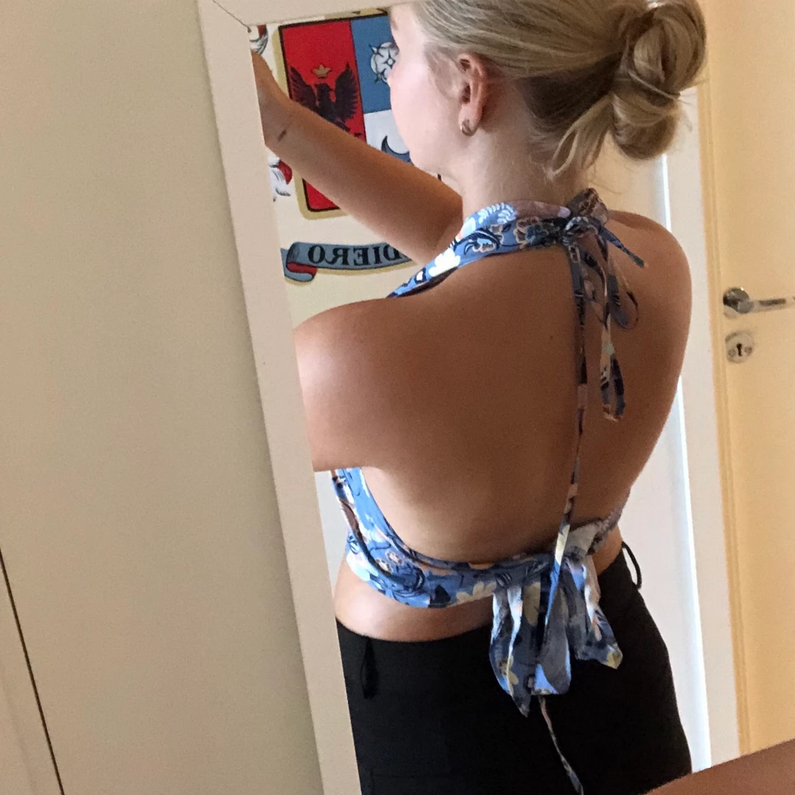 Blommig halted neck topp - 90