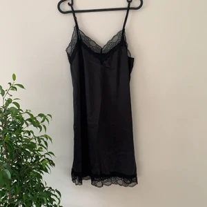 Nattlinne - Oanvänt svart nattlinne säljes då det är för långt på mig som är 159☺️ skriv för fler bilder