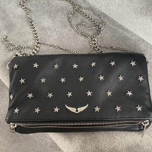 Zadig Väska  - Säljer min fina Zadig, köpt på The Gallery i Helsingborg för 4296kr! I nyskick! Dustbag tillkommer🤍