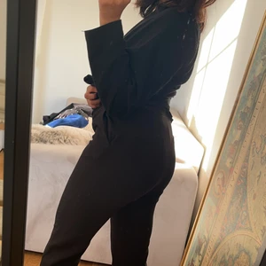 Kostymbyxor  - Byxor från nakd 