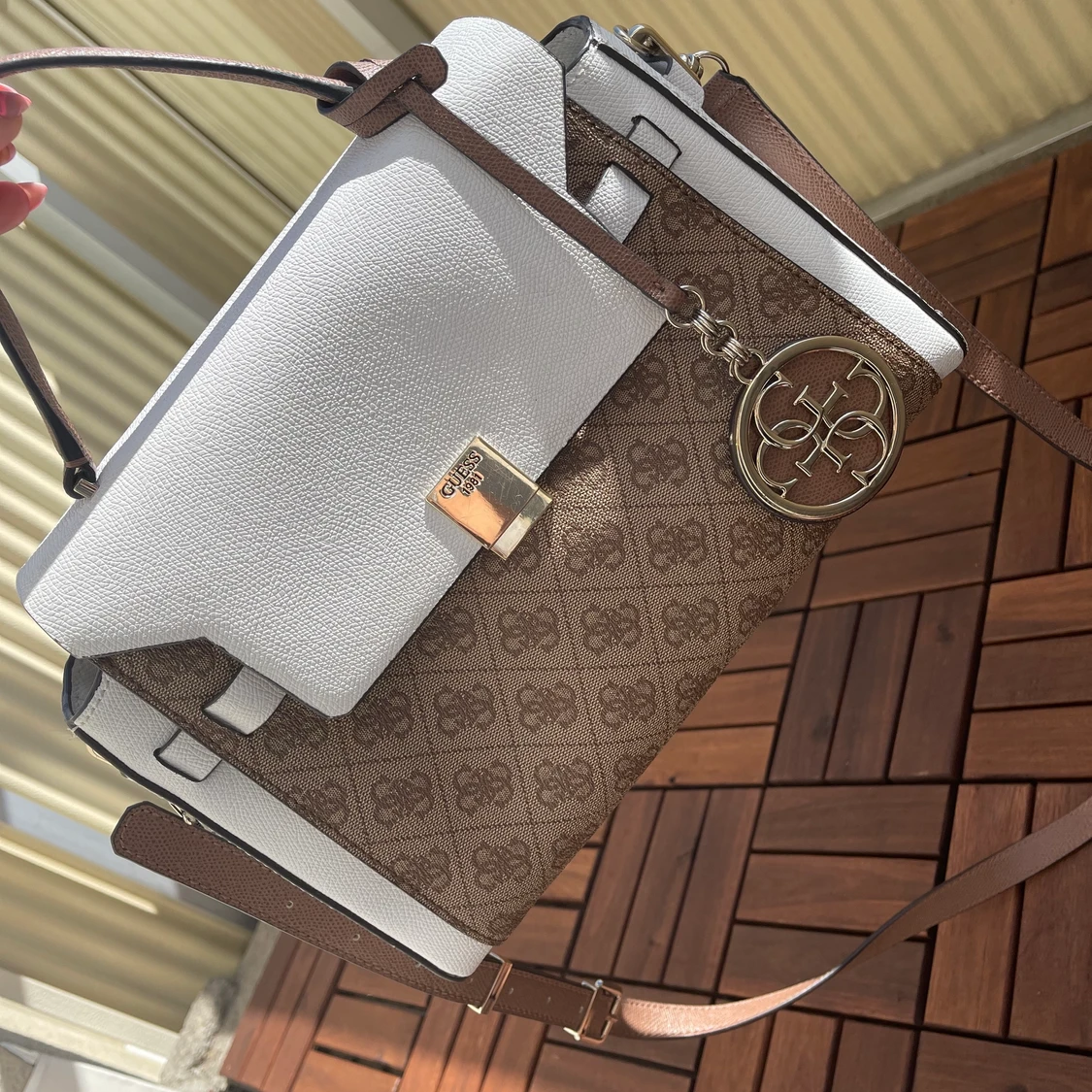 Väska från GUESS  - 91