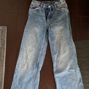 Raka jeans från monkey 🖤 storlek s men passar ändå m! Köparen står för frakten!