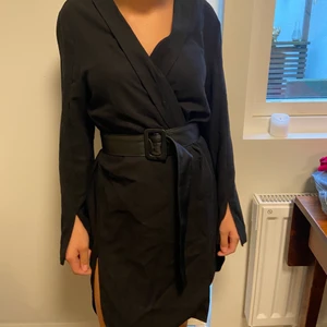 Klänning/ blazer  - Skit snygg klänning men kan även användas som blazer! Kan användas på fest men går även att klä ner! 