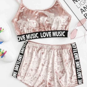 Shein sett - Shein sätt rosa mocha, testat men aldrig använt. (Nypris 109kr)