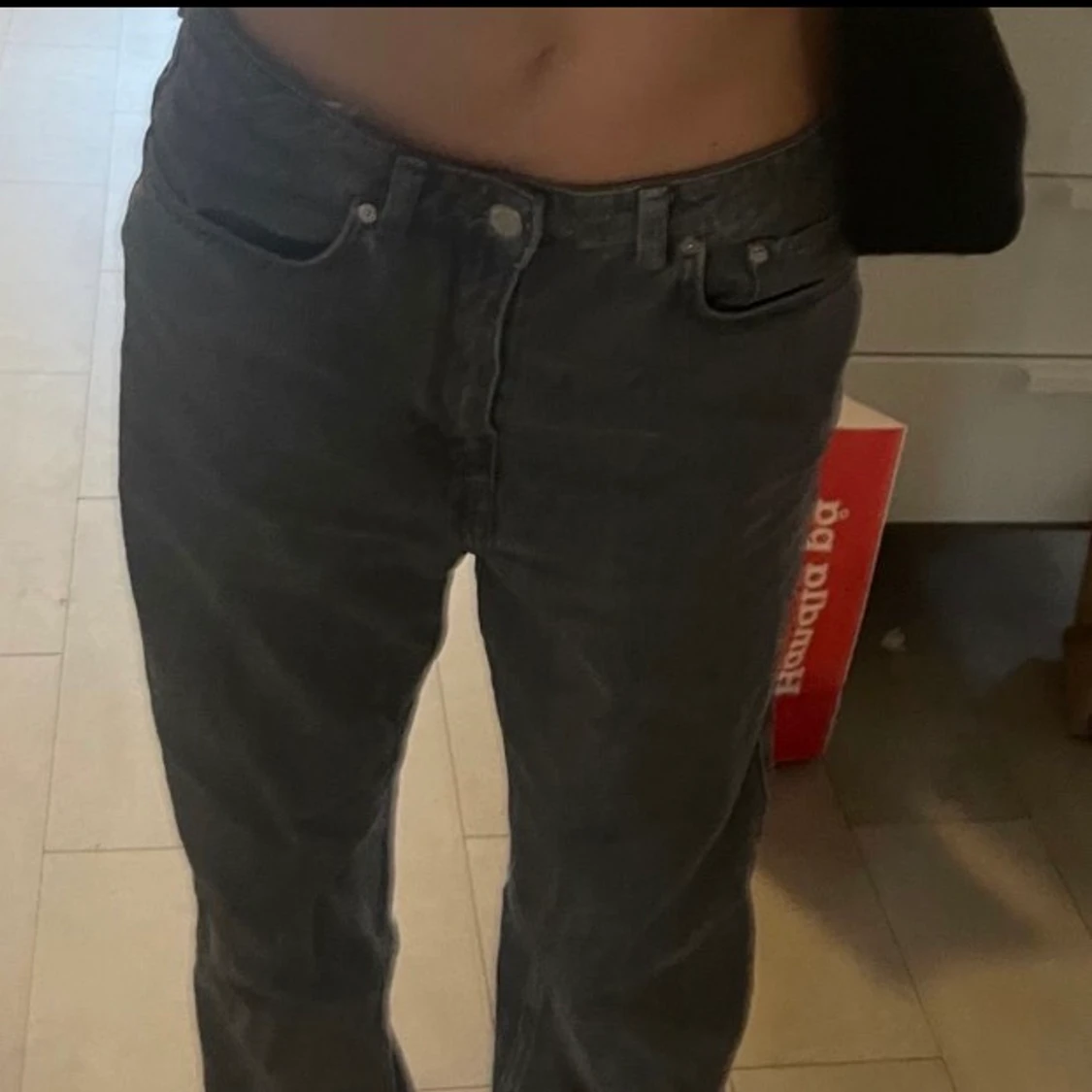 gråa lågmidjade jeans - 90