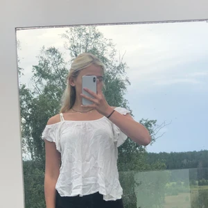 Jätte söt off shoulder - Jätte fin off shoulder linne från Gina tricket som inte längre säljs. 