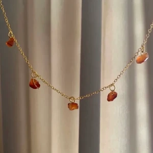 halsband med karneol (finns i silver) - kort halsband med äkta karneol! finns även i silver!