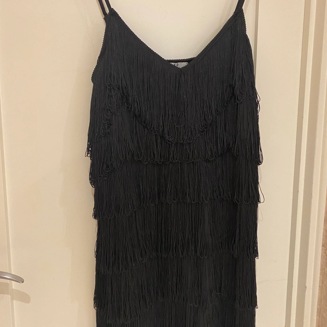 Svart klänning med fransar 