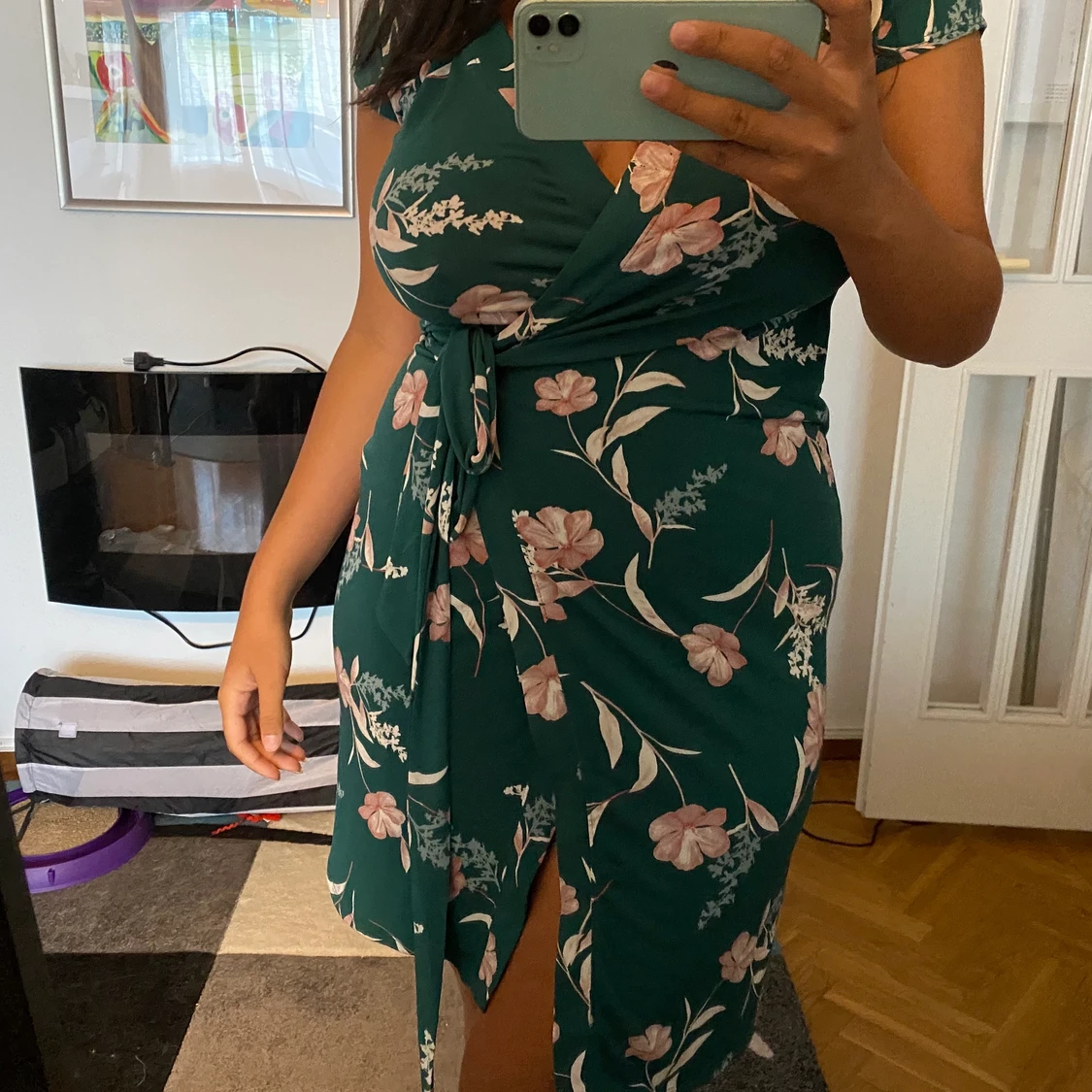 Grön blommig omlottklänning  - 90