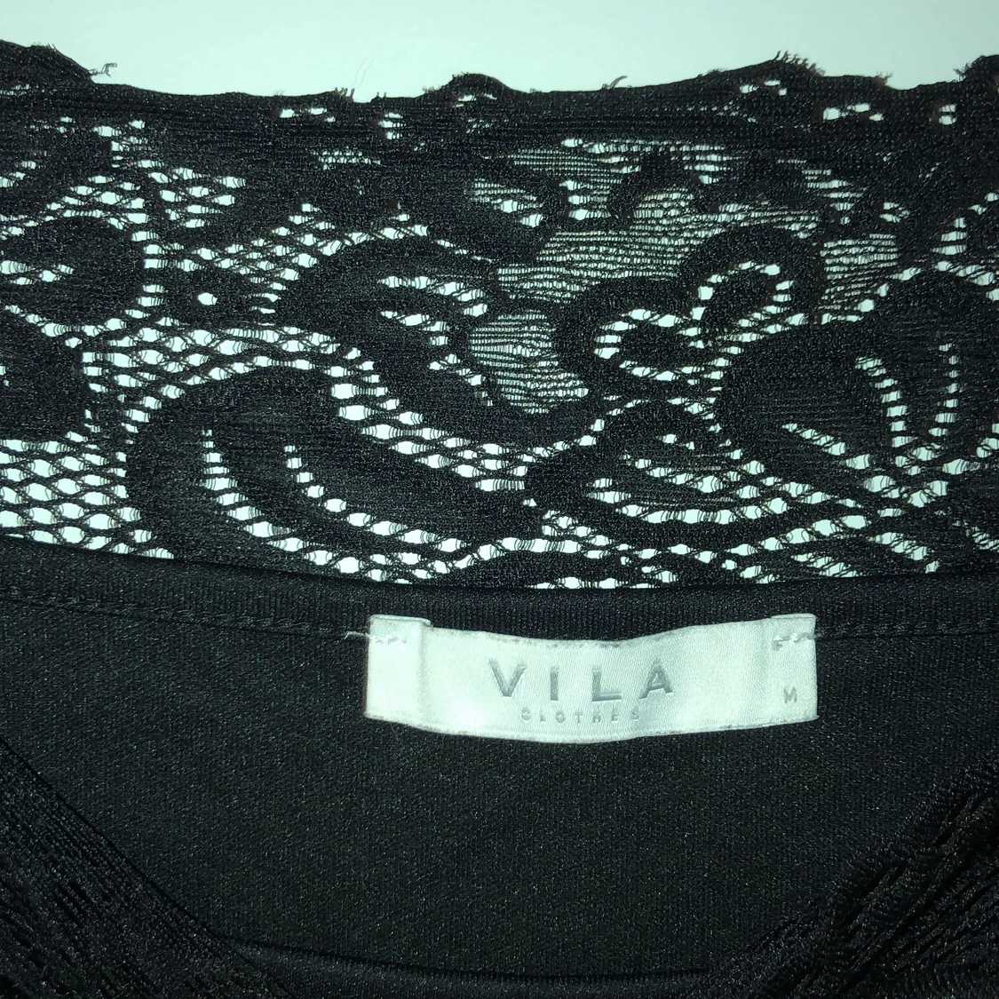 Svart spets topp från Vila.  - 91