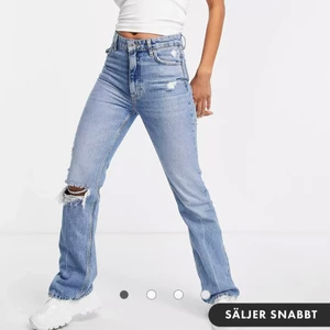 Jeans  - Super snygga jeans endast testade. Säljer pga att dom är försmå för mig.