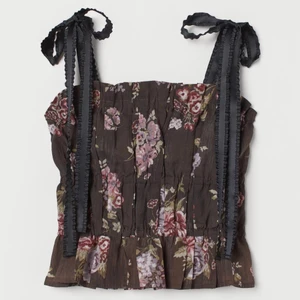 Linne Brock collection x H&M - Köpt för ca 3 veckor sedan men har inte fått användning. Nyskick. Kan mötas upp i Stockholm, annars står köparen för frakt✨