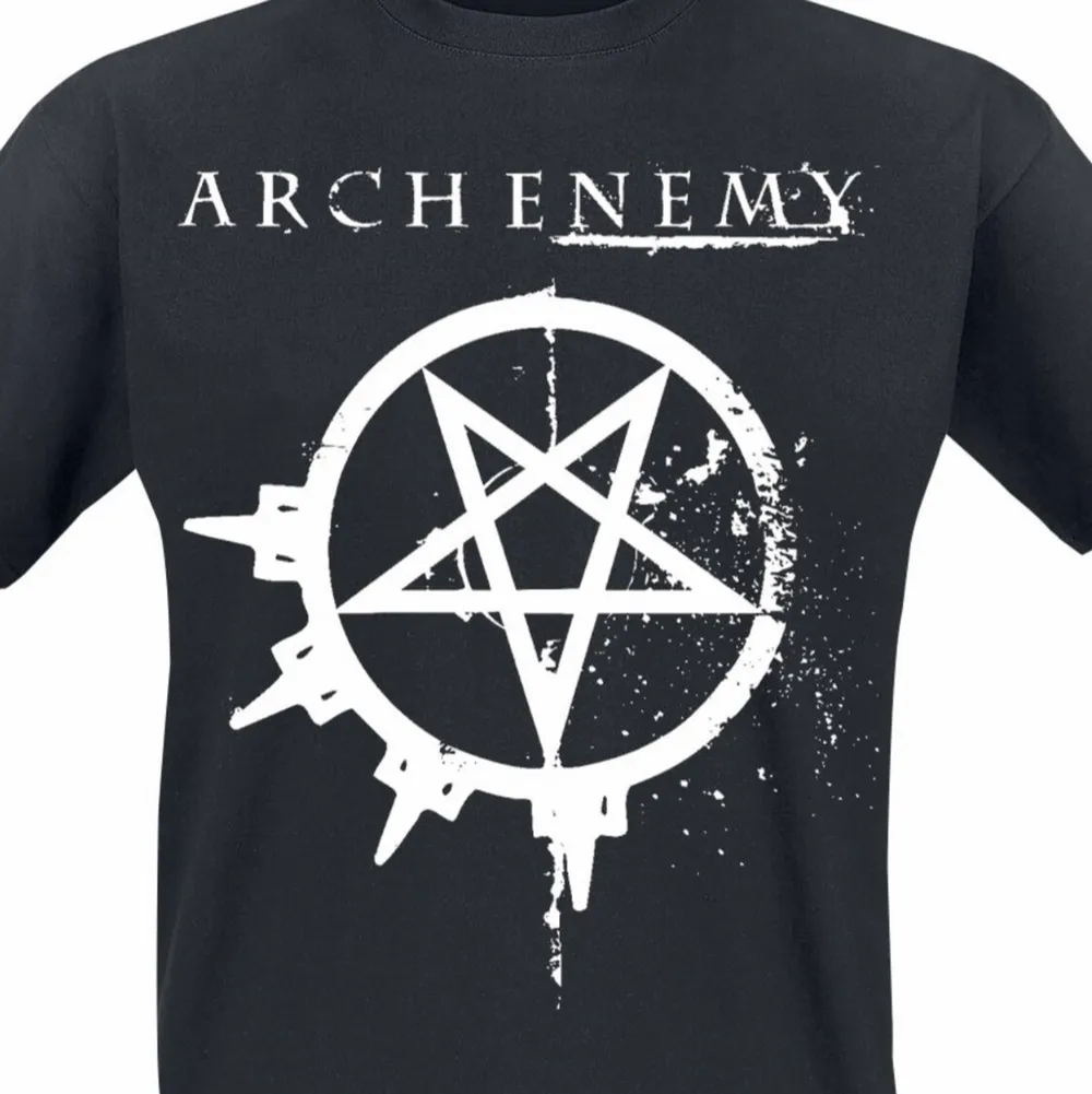 Säljer nu min Arch Enemy merch då jag inte lyssnar på dem längre. Köpt från Emp, väldigt fint skick och i bra kvalitet! Tryck både fram och bak (som ni ser på bilderna). T-shirts.