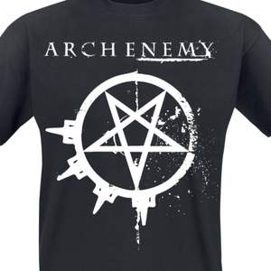 Säljer nu min Arch Enemy merch då jag inte lyssnar på dem längre. Köpt från Emp, väldigt fint skick och i bra kvalitet! Tryck både fram och bak (som ni ser på bilderna)
