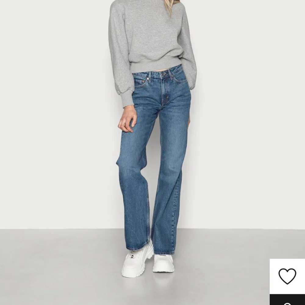 Jag säljer Weekdays tower jeans i storlek 27 köpta på Zalando. Jag säljer de för jag köpte fel storlek och därför inte kommit till användning. De är helt slutsålda och jag köpte de för 500 kr. Frakten kan diskuteras.. Jeans & Byxor.