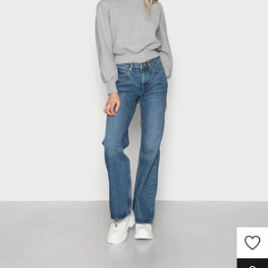 Jeans - Jag säljer Weekdays tower jeans i storlek 27 köpta på Zalando. Jag säljer de för jag köpte fel storlek och därför inte kommit till användning. De är helt slutsålda och jag köpte de för 500 kr. Frakten kan diskuteras.