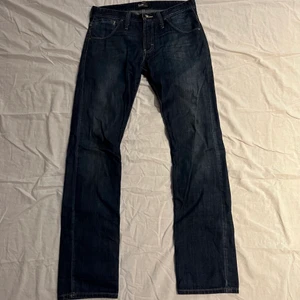 Lee jeans  - Lee jeans i ganska skinny passform :)                                           Skick: använda 8/10