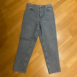 Blåa jeans strl 30 - Blåa raka jeans