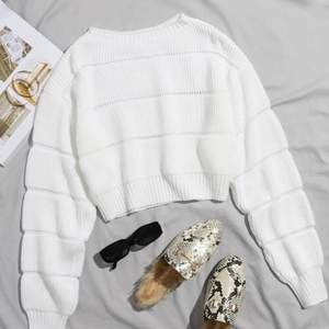 superfin stickad vit tröja ifrån shein i storlek S, köp för 30kr + 66kr frakt 😊🤍