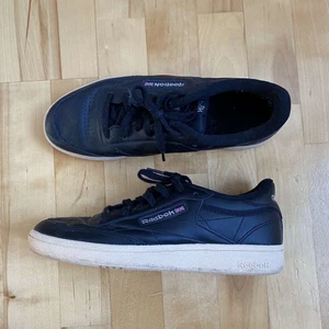 Reebok sneakers - Reebok sneakers i storlek 40/41. Knappt använda, köparen står för frakt 💚