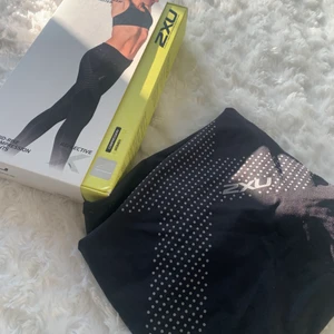 2xu - Super sköna tränings tights från 2xu i storlek xs, säljer då dom är för små! Tveka inte att höra av dig vid intresse eller frågor❤️